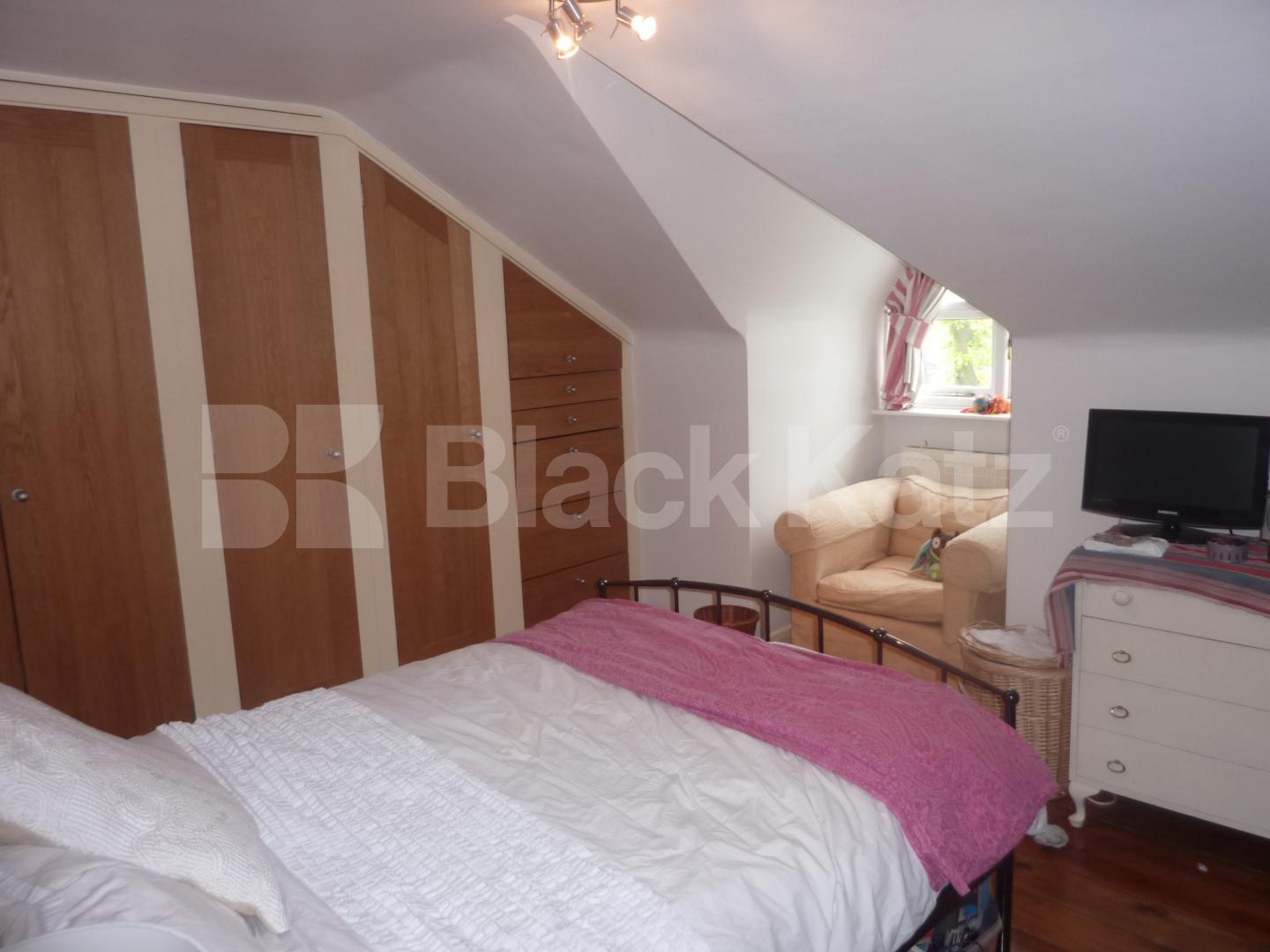 			NEW INSTRUCTION!, 2 Bedroom, 1 bath, 1 reception Flat			 Penn Road, CALEDONIAN ROAD